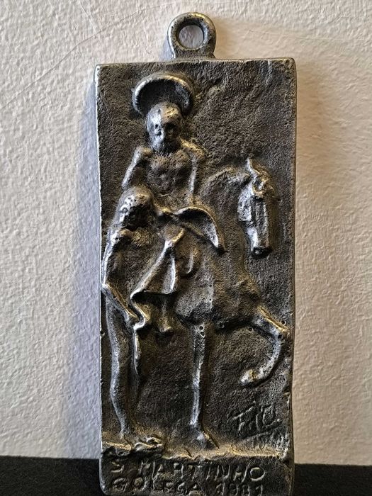 Placa em estanho, datada de 1981 da Feira de São Martinho da Golegã