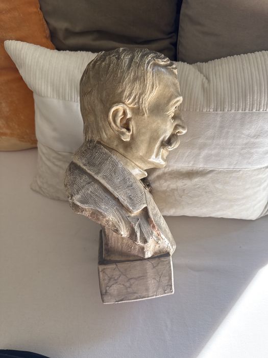 Estatua do Eça de Queiroz