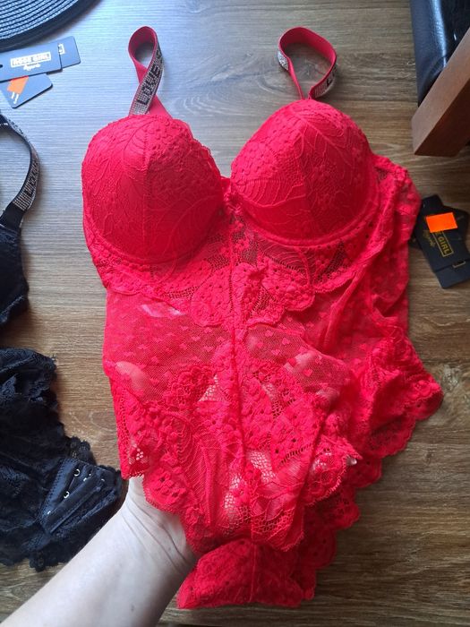 Body damskie czarne I czerwone L