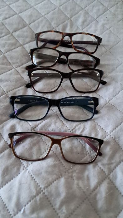Armações de óculos em bom estado