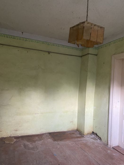 Житловий будинок з ділянкою