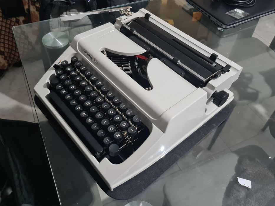 Maquina de escrever antiga  privileg 340