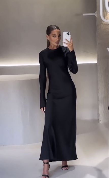 Шовкова чорна сукня