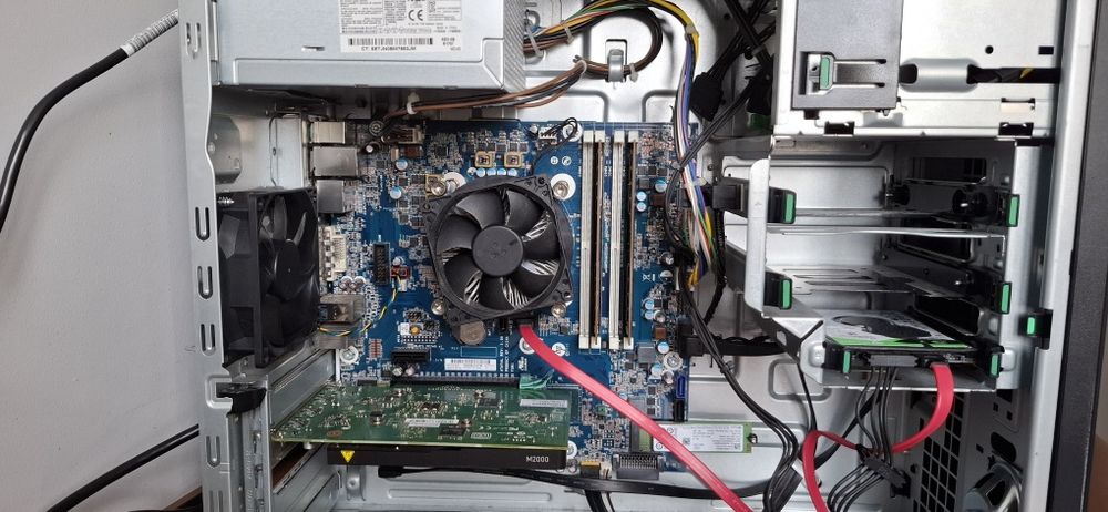 Komputer HP Z240 Tower Workstation + Monitor Benq 24 Cale + klawiatura