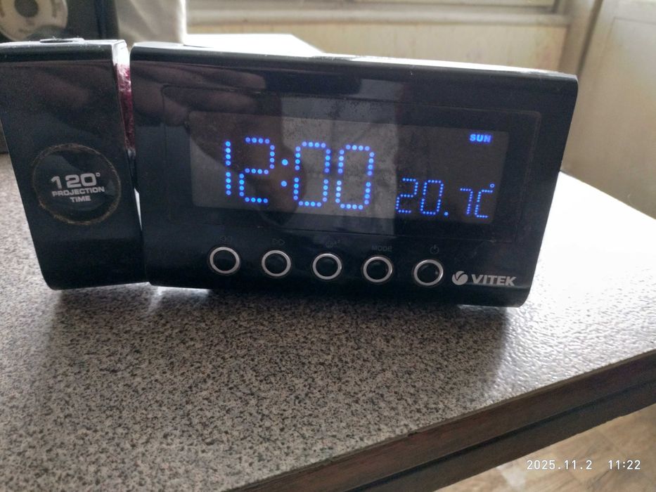 Проекционные часы VITEK 3528