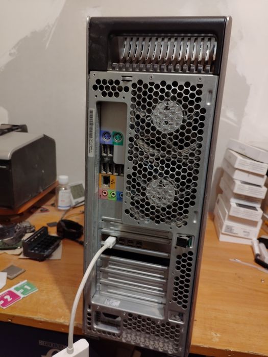 HP Z600 Workstation ジャンク扱い HP Z600 Media Workstation 8 Octo Core 2x E5520 12GB 1TB Quadro
