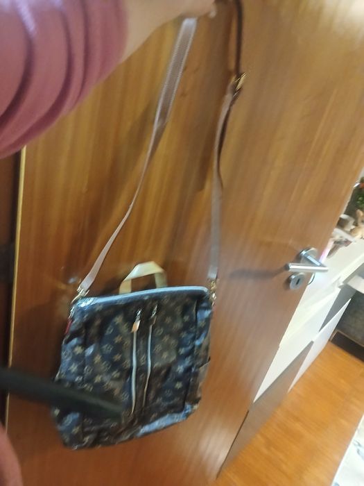 Mochila castanho escuro