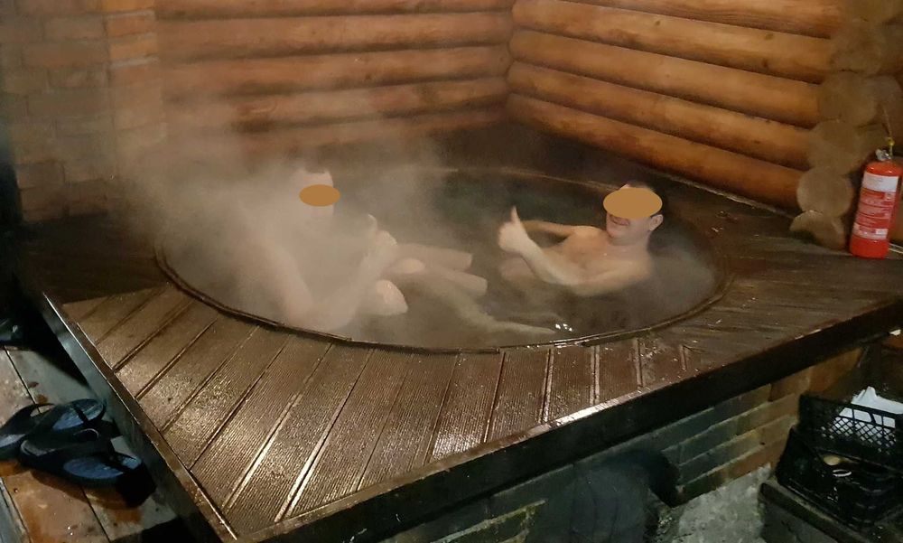 Зруб з Карпат. ЕКО дворик, бесідка, банька, чан, озерце, генератор