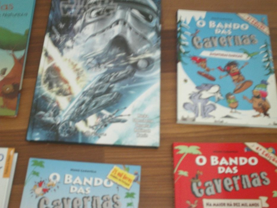 Vários livros em bom estado