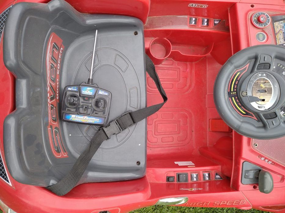 Samochód dziecięcy na akumulator czerwony