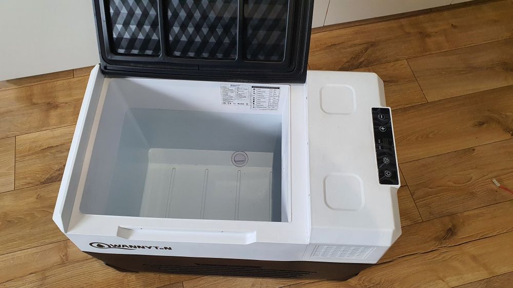 Turystyczna lodówka kompresorowa WANNYTON z Bluetooth 58L