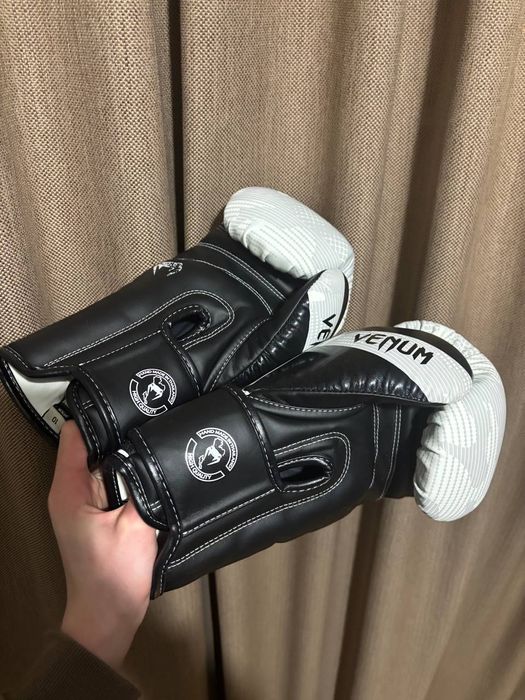 Боксерські рукавички Venum Elite 10 oz White Camo