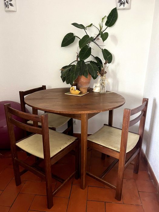 Dining Table + 4 x Chairs