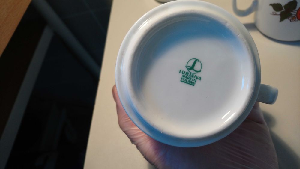Kubek Ceramiczny Lubiana z truskawka, PRL nowe