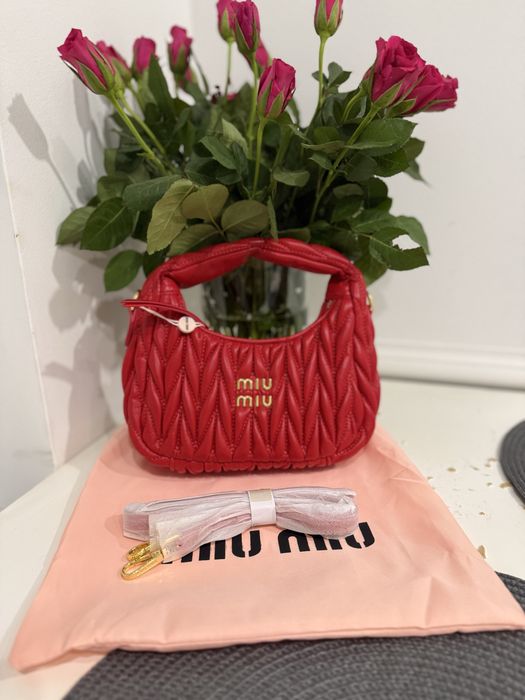 Czerwona torebka Miu Miu