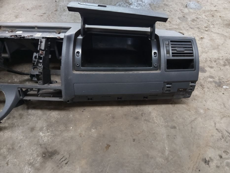Deska rozdzielcza kompletna VW T5 super stan