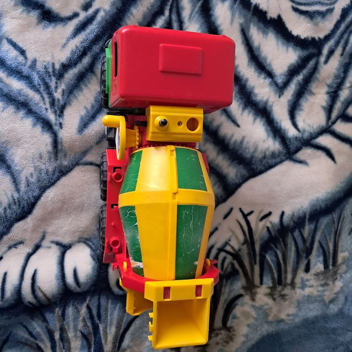 Дитяча бетономішалка