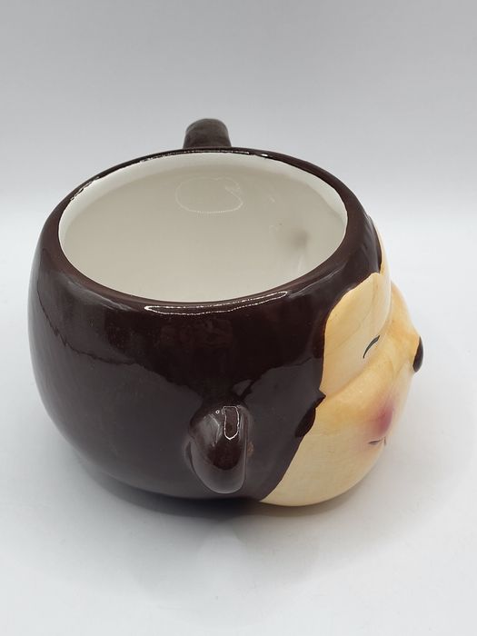 Ceramiczny kubek w kształcie małpki