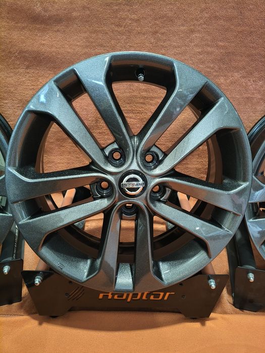 Felgi aluminiowe 17 ' 5x114,3 Nissan Oe -shadow chrome-