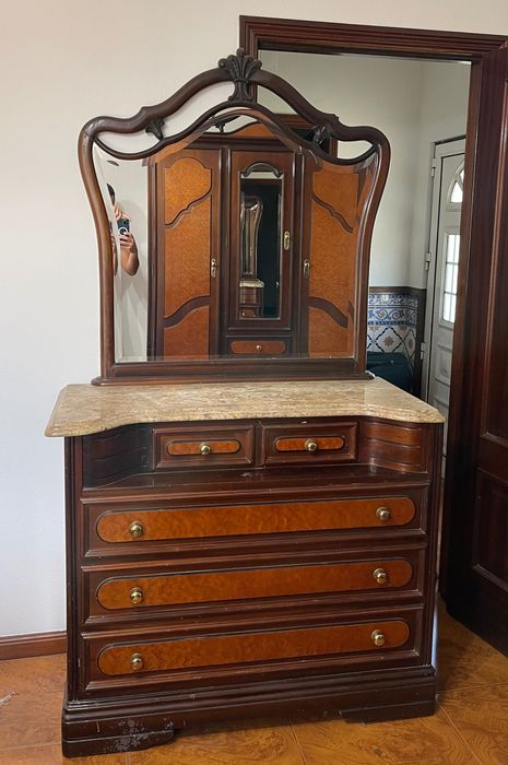 Móveis vintage de madeira de cerejeira