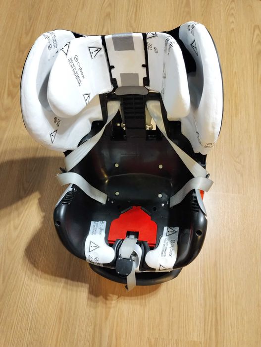 Cadeira Auto Sirona i-Size Black, com capa para o verão (150€)