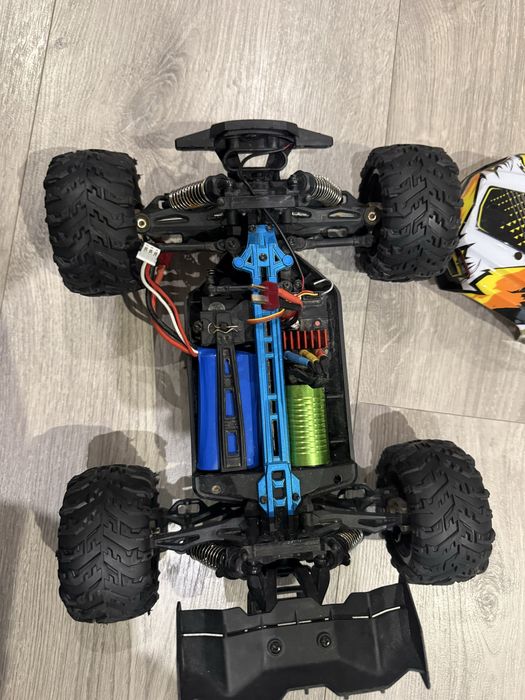 Продам мощную безщёточную RC-машинку 16102 Pro со скоростью 70+ км/ч.