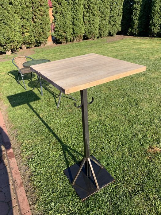 Стіл та стілець барний