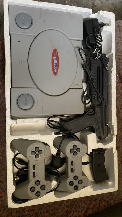 Vendo consola anos 90 com caixa original