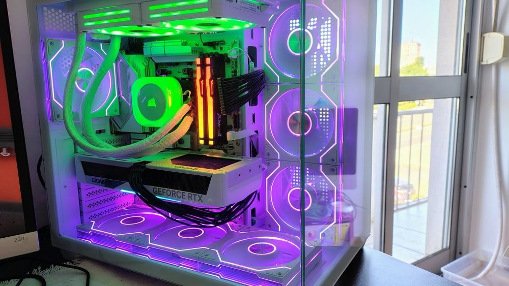 Pc gaming 5070 12GB DDR7 Ryzen 7 9800x3D AM5 16GB DDR5