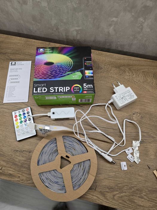 LED стрічка 220 RGB кольорова wifi 5м