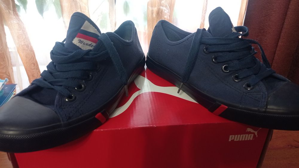 Нові кеди на хлопчика