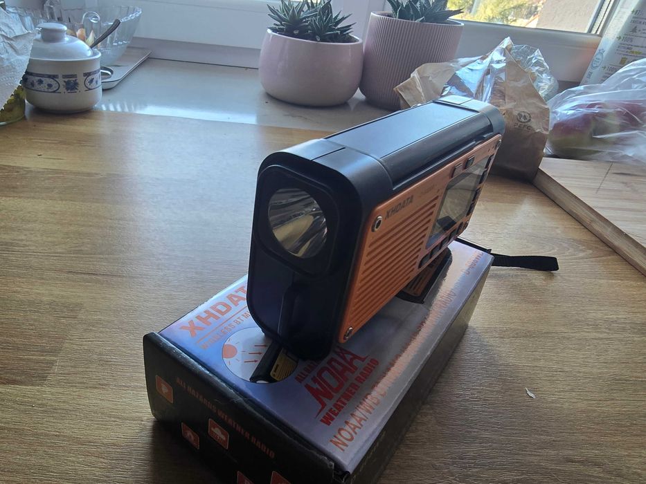 XHDATA D608WB Super Radio Awaryjne Solar Korba USB