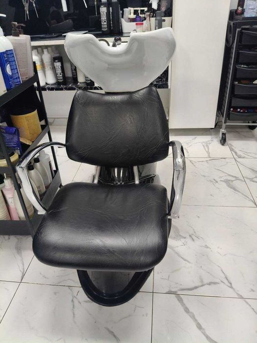 3 cadeiras e 2 lavatórios para melhor salão de beleza