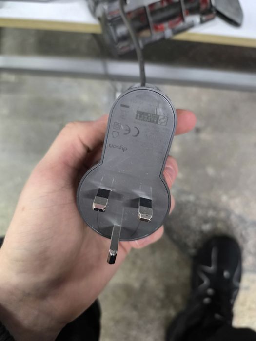 Пилосос Dyson сірий