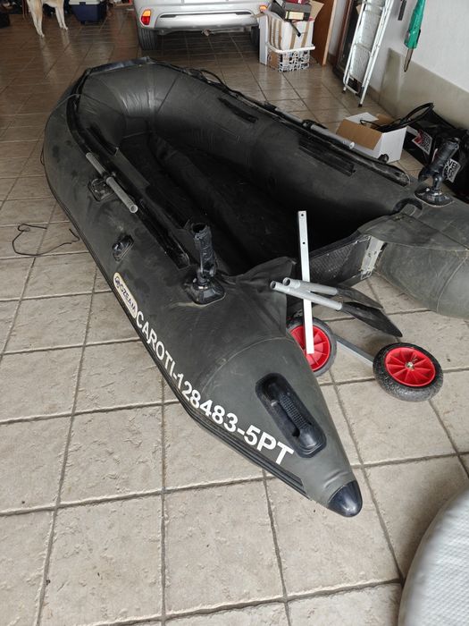 Barco 3,20m + fora-de-borda 8cv (10h) + acessórios