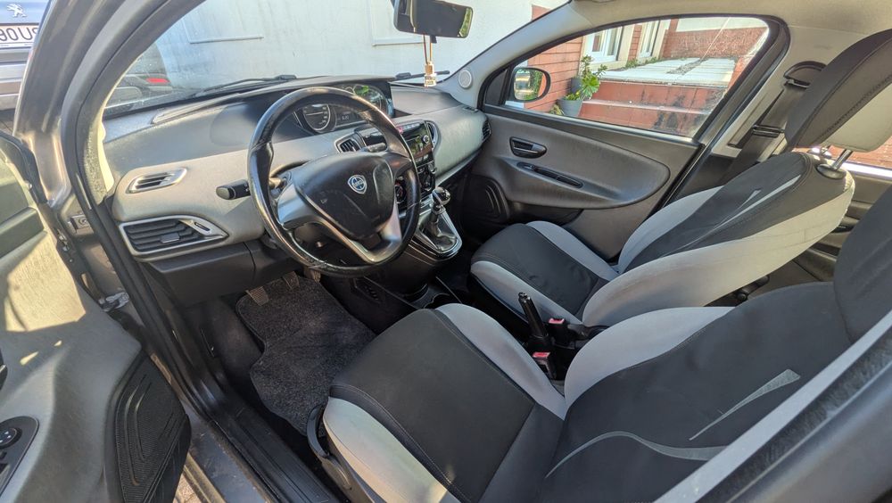 Lancia Ypsilon 1.2 (2014) - Impecável de Mecânica e Interiores