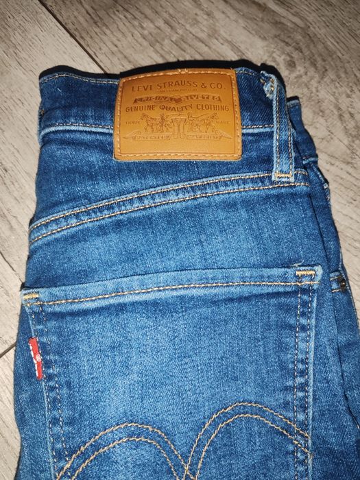 Jeansy Levis XS.