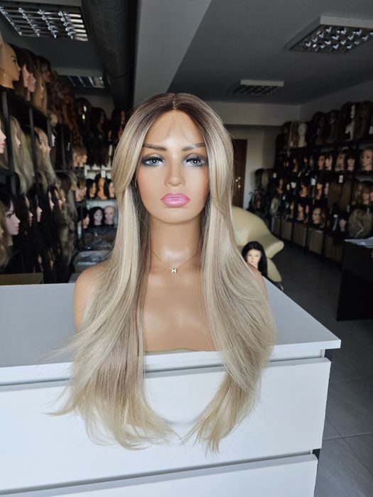 Długa peruka szampański beżowy blond Eliza naturalny efekt