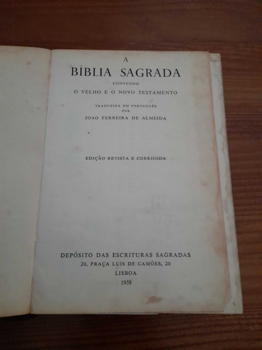 Livro Bíblia Sagrada + terços