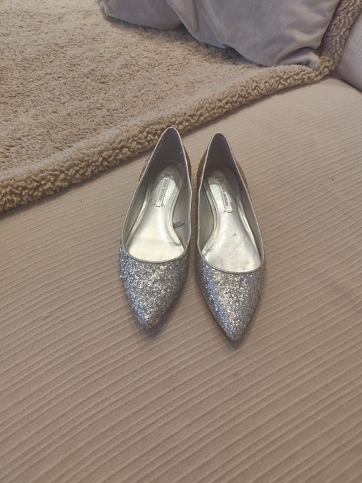 Sabrinas prateadas usadas uma vez