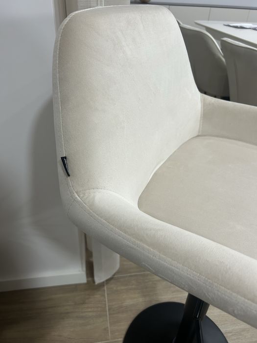 Conjunto de bancos altos de bar