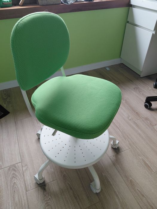 Ikea krzesło do biurka z podnóżkiem vimund