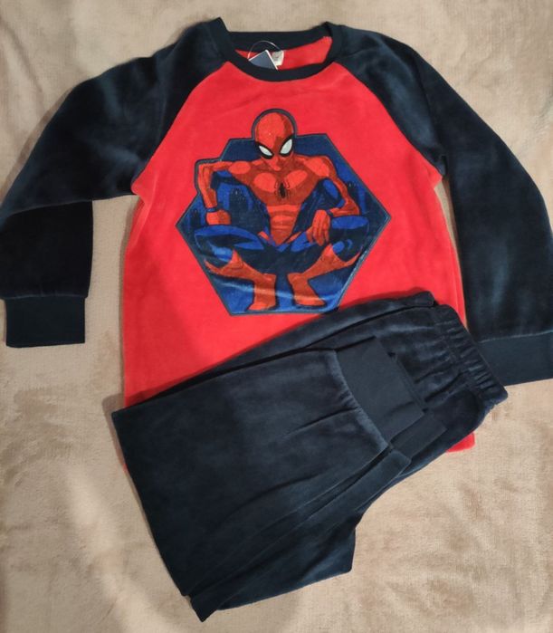 Дитяча тепла піжама від фірми C&A на зріст 110 см