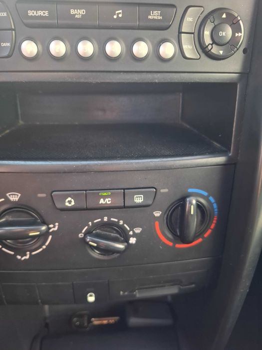 Peugeot 207  1.4 HDI em muito bom estado .