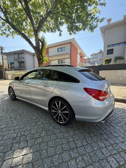 Mercedes CLA 180d Shooting Brake com teto panorâmico