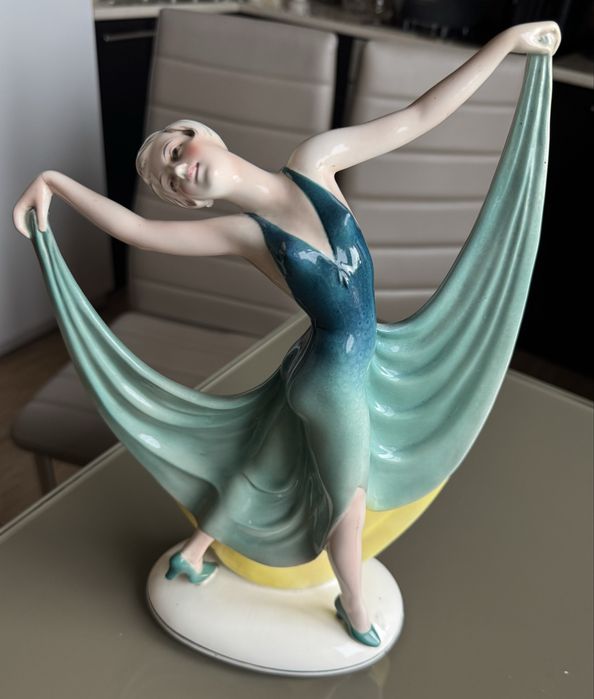 Фигурка Гертвига Катцхютте  в стиле ар-деко…