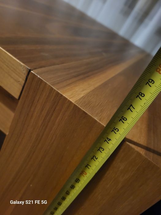 Stół z orzecha amerykańskiego