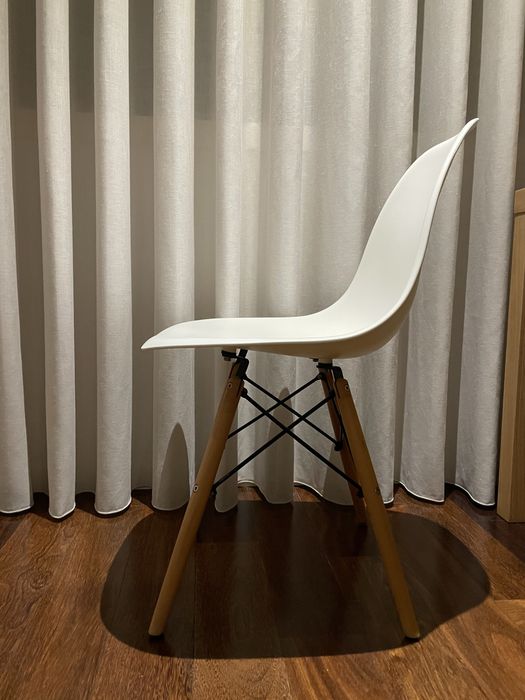 Secretaria com cadeira