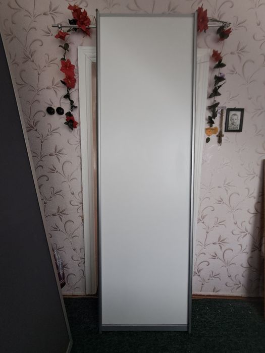 Подам двері в шафу купе