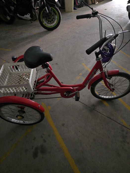 vendo bicicleta de 3 rodss como nova